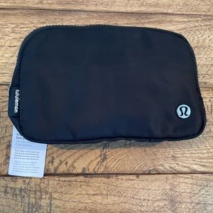 Lululemon everywhere belt bag